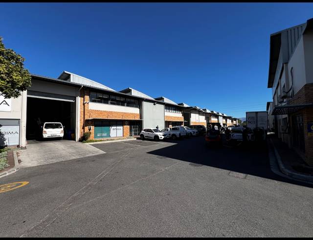 562M² WAREHOUSE TO LET IN AIRPORT INDUSTRIA